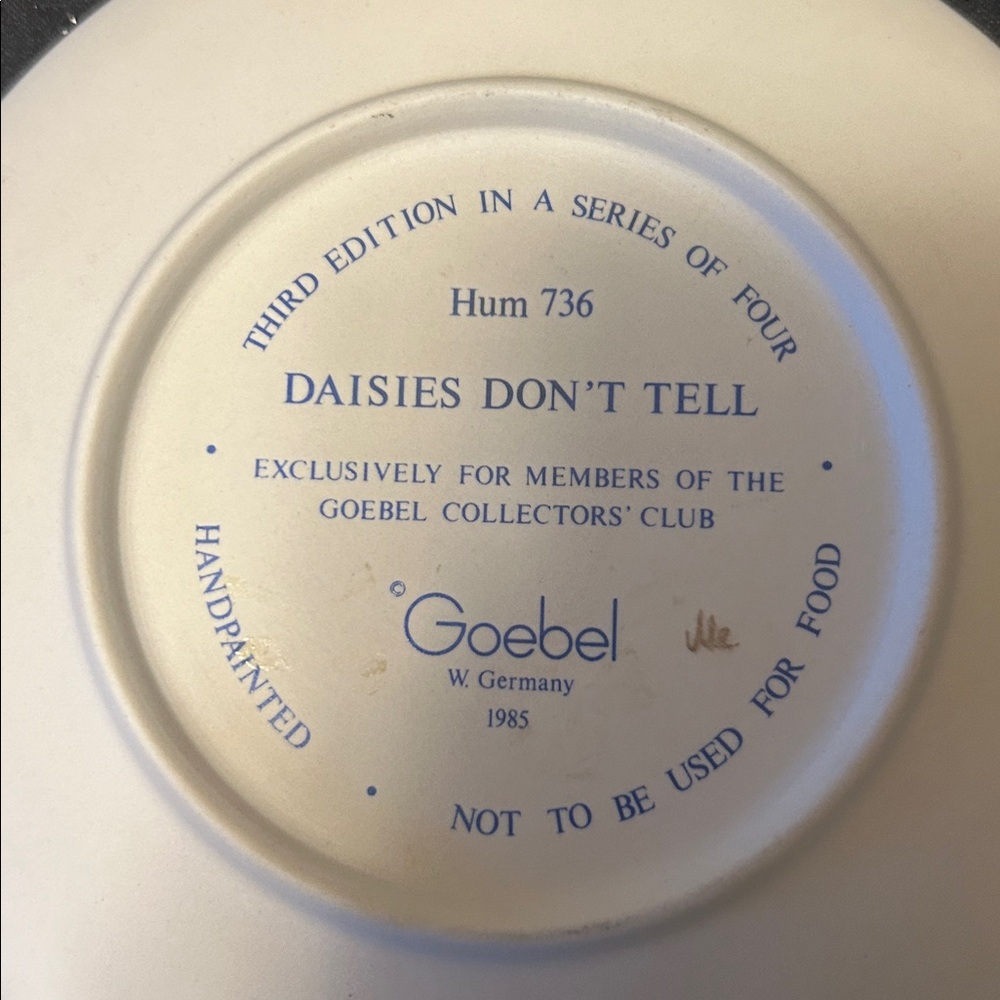 Goebel Collector Plate Daisies Don’t Tell (LC) - Picture 5 of 10